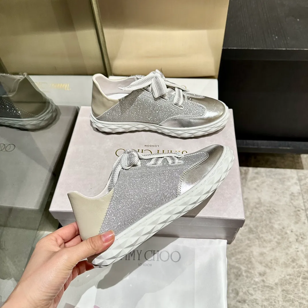 👟👟Ex-factory price 640👟👟 The new JIMMY CHOO, exclusively for sale, original large-soled casual white shoes, designed with the latest technology, strong three-dimensional effect👍The integration of multiple technologies, subverting fashion, super stylish! The combination is super beautiful. The original version is 1:1, versatile and trendy, both salty and sweet! New layout Size: 35-40
